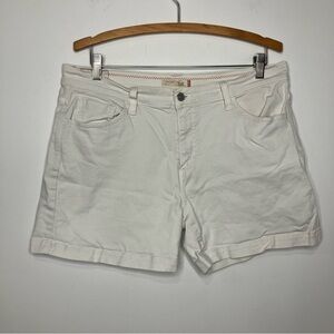 Levi’s white 515 shorts size 14
